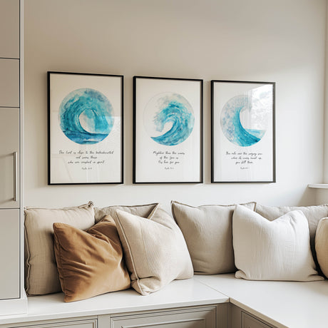 Bible verse wall art with Psalm 34:18 and a circular turquoise wave, symbolising comfort for the brokenhearted.